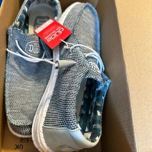 Men’s size ten NWT hey dudes.